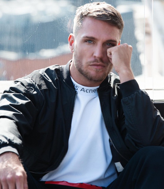 Tom Zanetti Artist Profile